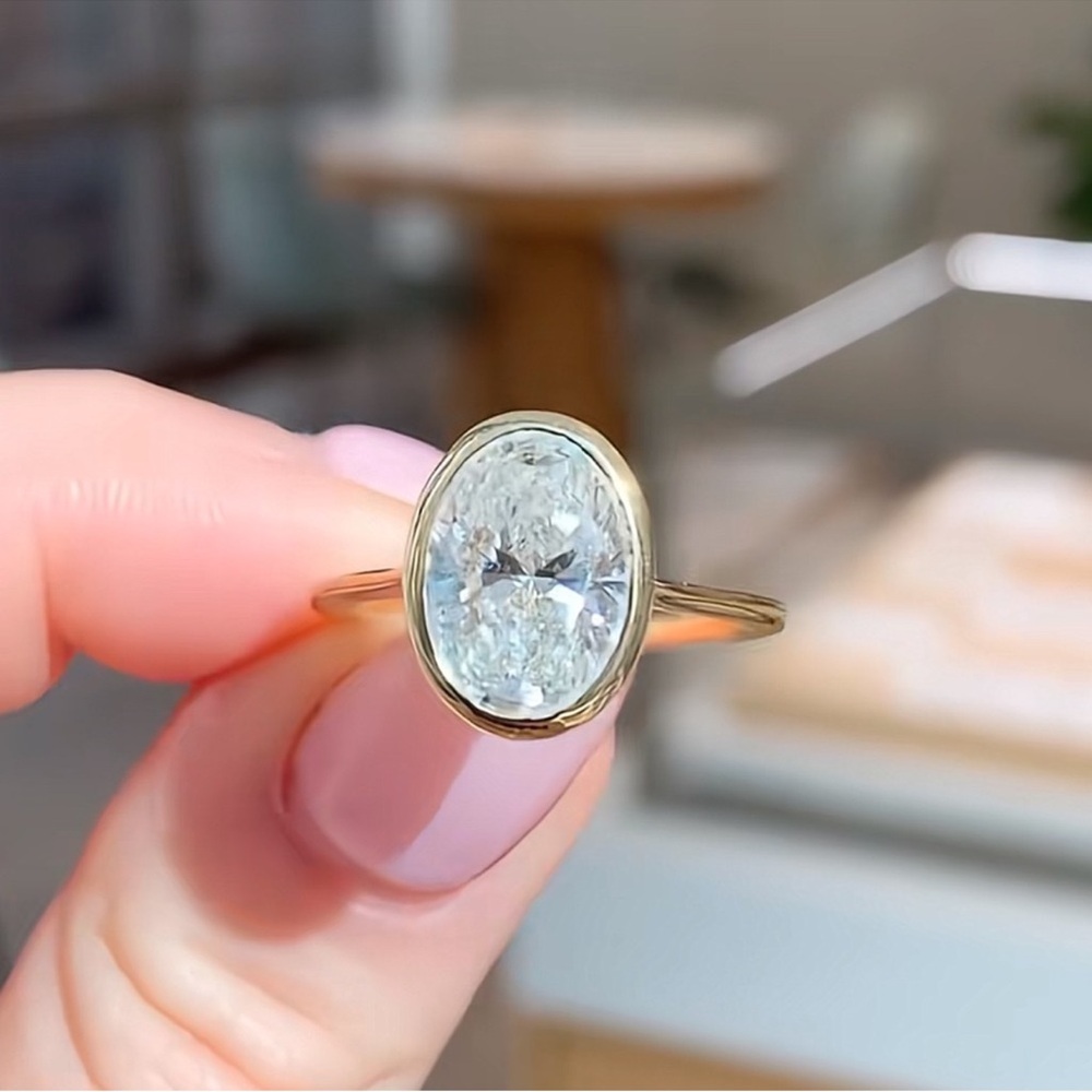 18kt 2ct Oval Cut Ring